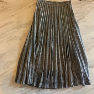 Sparkly silver Pleated skirt size S!